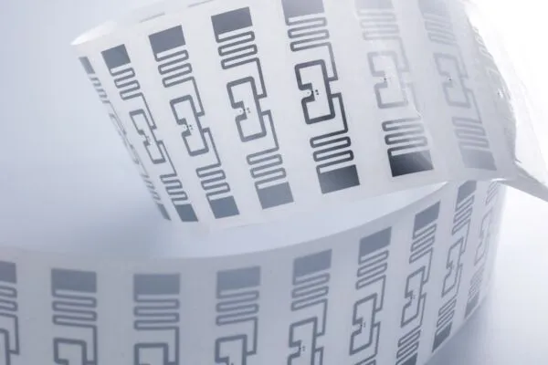 Kidhibiti cha Ufikiaji: RFID dhidi ya Biometriska