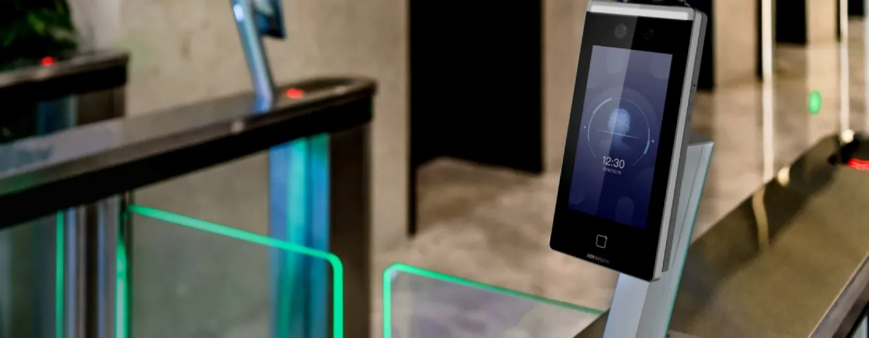 Udhibiti wa Ufikiaji wa Utambuzi wa Uso wa Chuoni: Sema kwaheri kwa Vitambulisho Vilivyopotea, Washa Ufikiaji Bila Mifumo